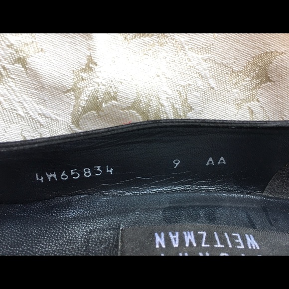 Stuart Weitzman blk suede pump low heel size 9AA. - Picture 6 of 10